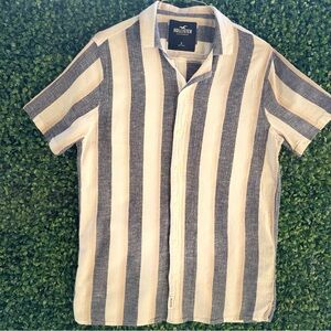 Hollister Men's Short Sleeve Vertical Stripe Shirt - Cream & Navy